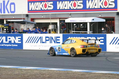 �X�v�[���̃X�^�b�t���݂�Ȏ��U���Ă���Ă܂��B